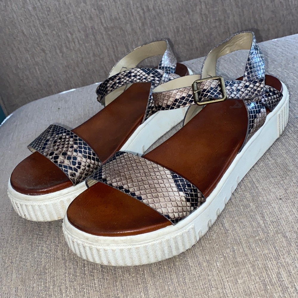Platform sandals